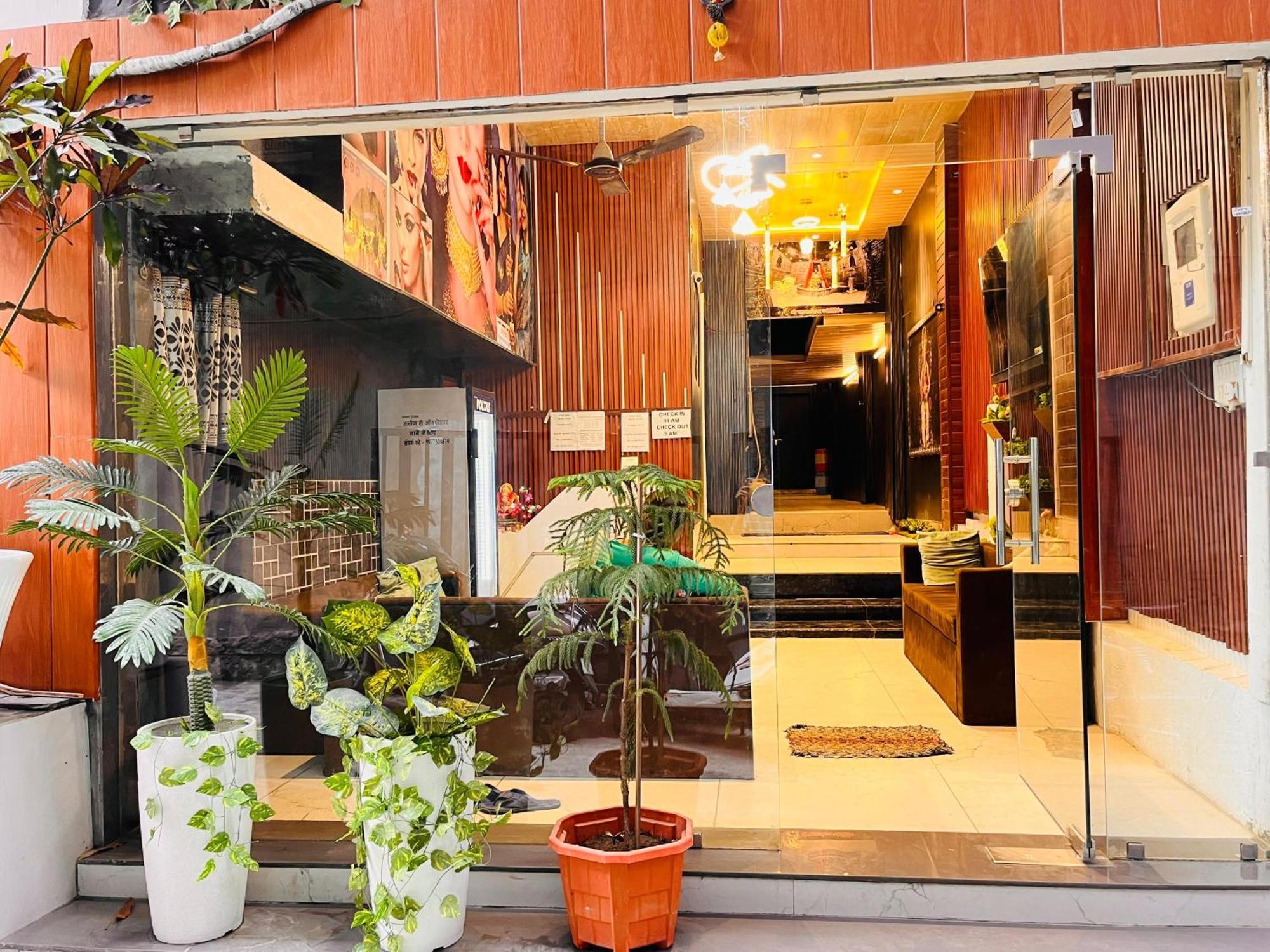 Pallav Guest House Ujjain Exteriör bild
