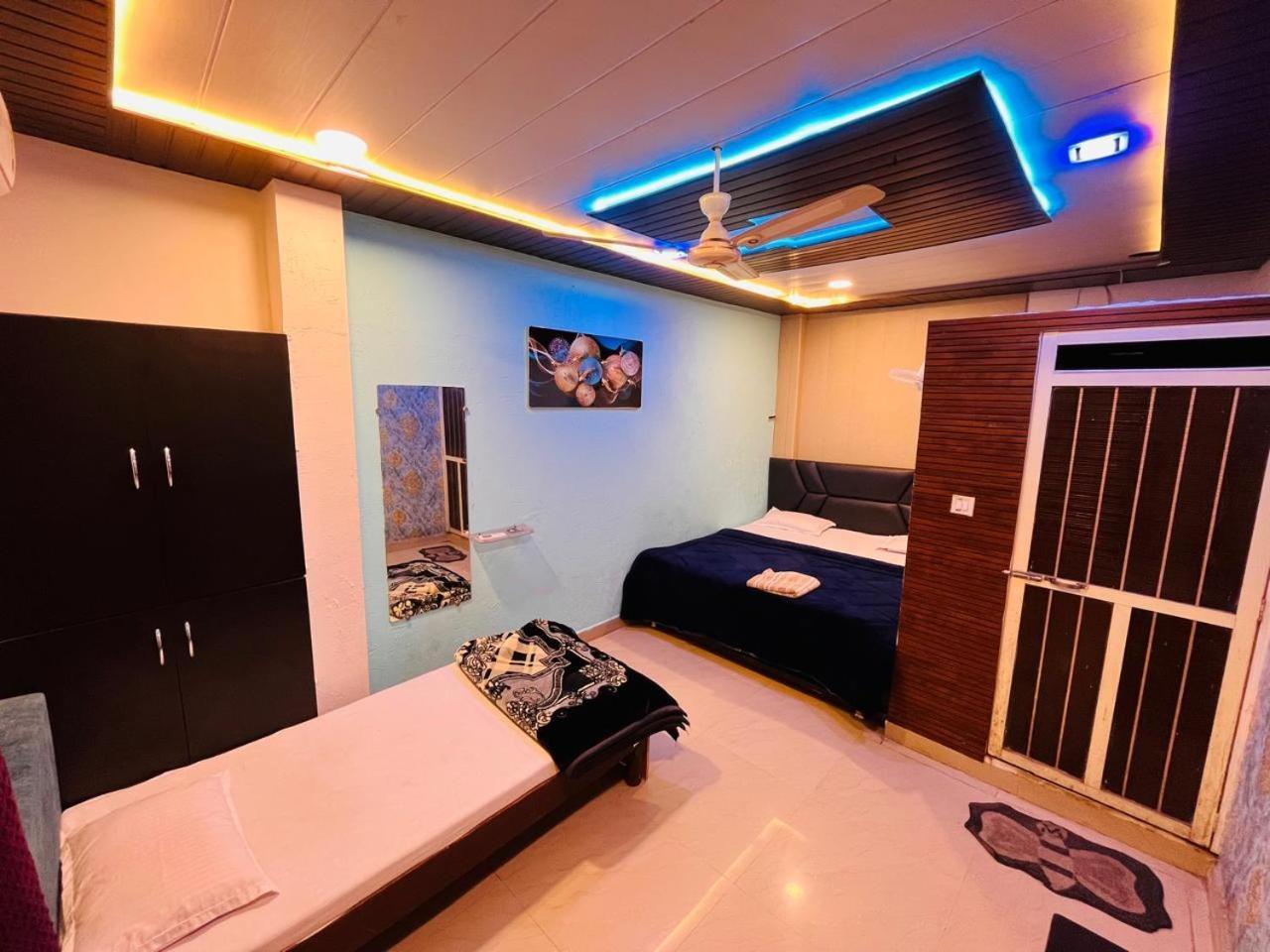 Pallav Guest House Ujjain Exteriör bild