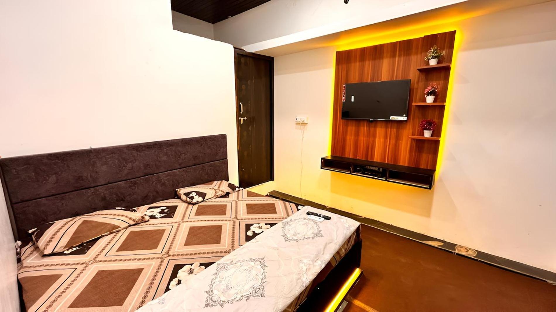 Pallav Guest House Ujjain Exteriör bild