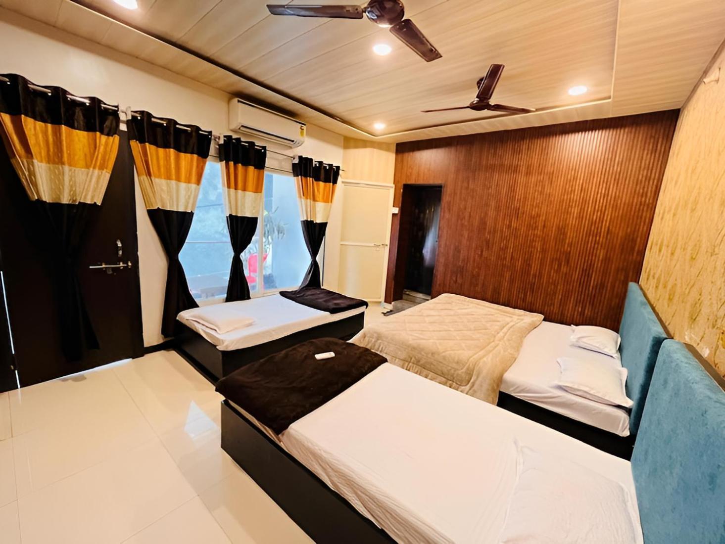 Pallav Guest House Ujjain Exteriör bild