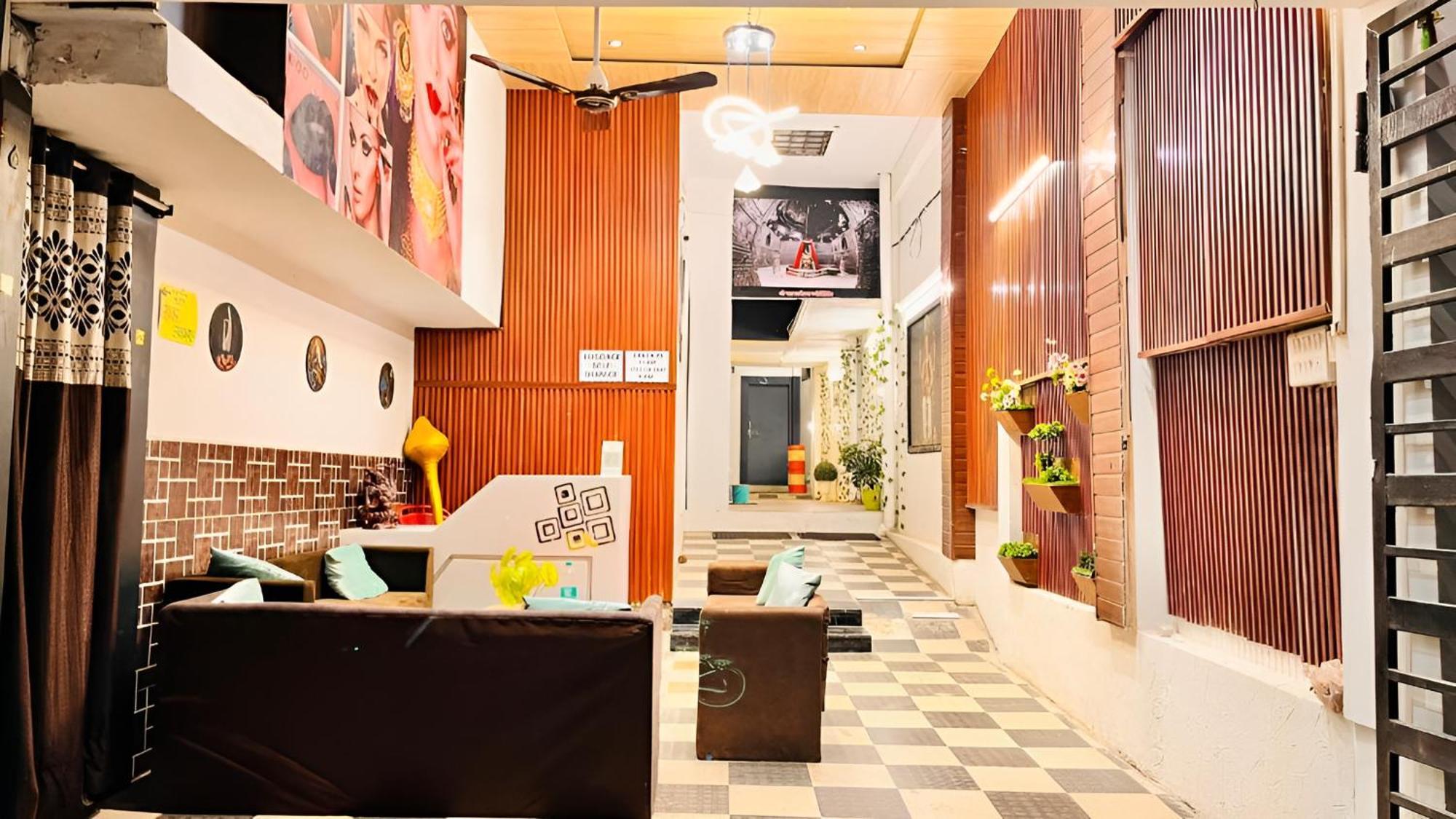 Pallav Guest House Ujjain Exteriör bild